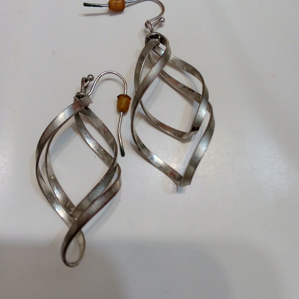 One pair of dangling twirling earrings ladies silver fashion